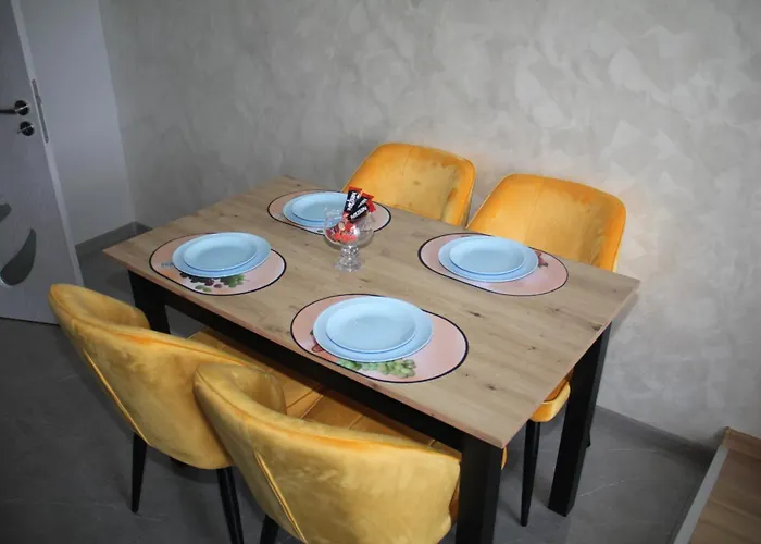 First Line Apartment *