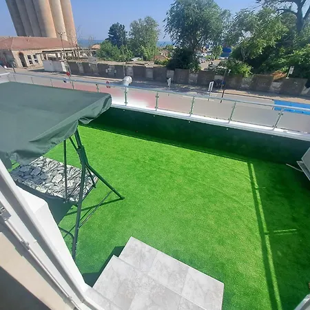 First Line Apartment *